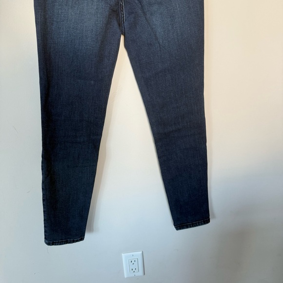 3/$20 ⚡️ Simply Vera Vera Wang Stretch High-Waisted Dark Wash Skinny Jeans - Picture 9 of 15